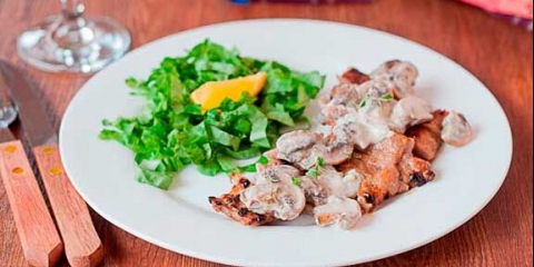 Kremasti sos od pečuraka od šampinjona sa kremom: recepti u tavi, u rerni, u spori šporet